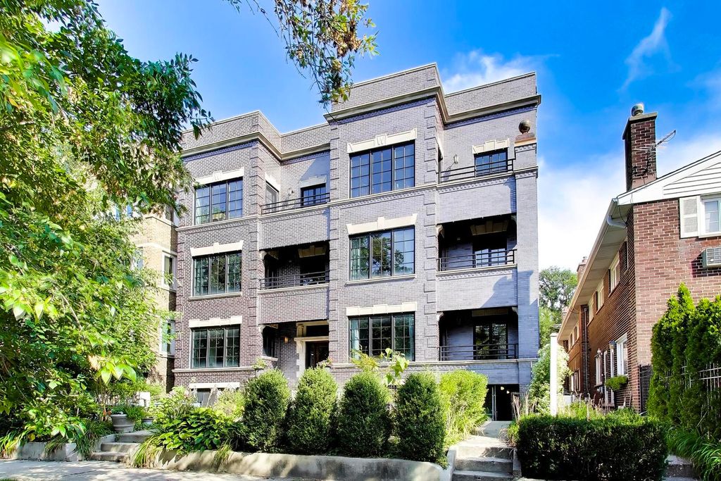 1126 W Morse Street 2W, Chicago, IL 60626