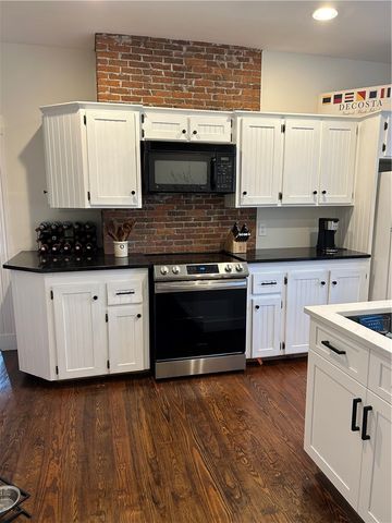 12 Bull Street, Newport, RI 02840