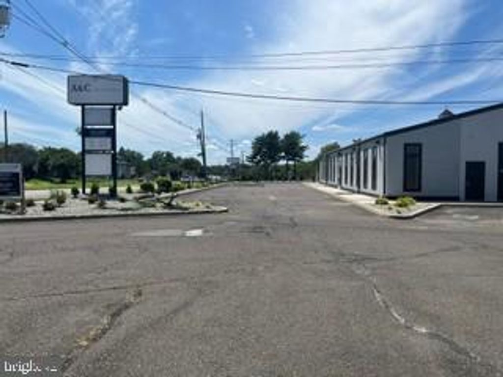 18-22 US HIGHWAY 130, BORDENTOWN TWP, NJ 08620 — exterior