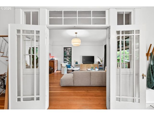 2935 Se YAMHILL St, Portland, OR 97214