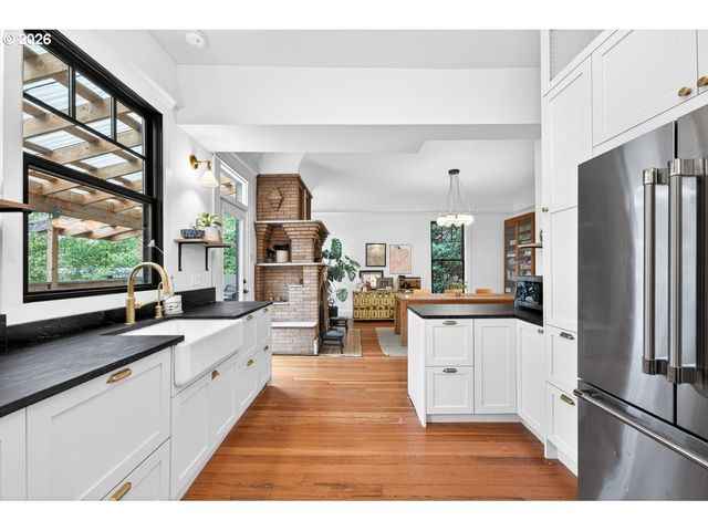 2935 Se YAMHILL St, Portland, OR 97214