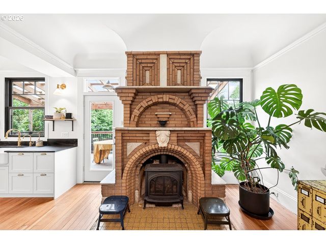 2935 Se YAMHILL St, Portland, OR 97214