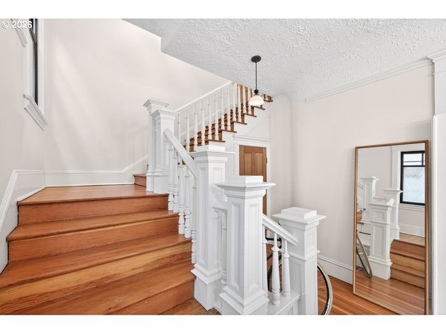 2935 Se YAMHILL St, Portland, OR 97214