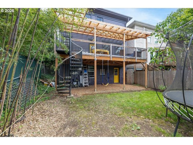 2935 Se YAMHILL St, Portland, OR 97214