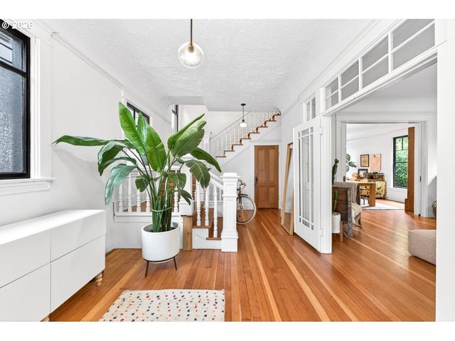 2935 Se YAMHILL St, Portland, OR 97214