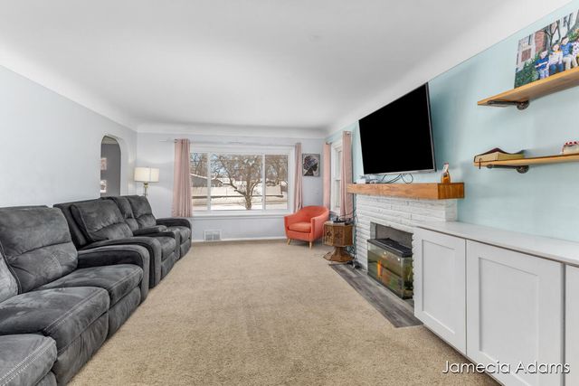 2132 4 Mile Road, Grand Rapids, MI 49525