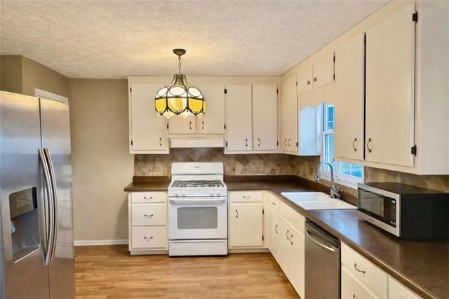 606 Wood Ridge, Woodstock, GA 30189