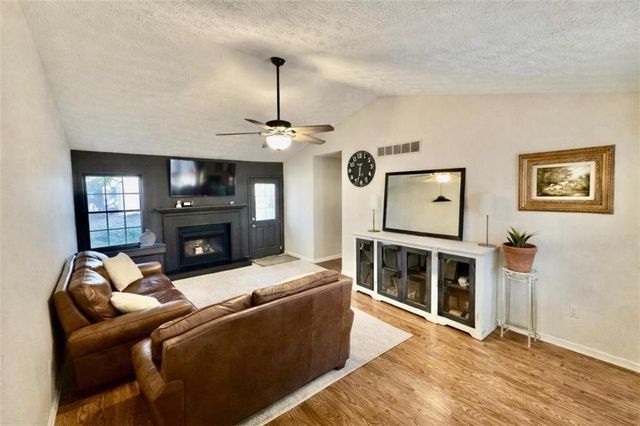 606 Wood Ridge, Woodstock, GA 30189