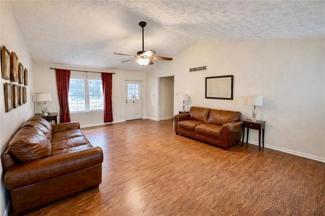 606 Wood Ridge, Woodstock, GA 30189