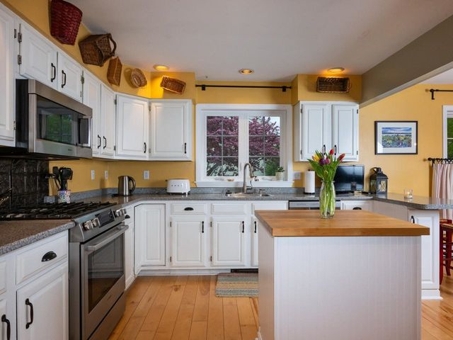 13 Bobolink Circle, Essex, VT 05452