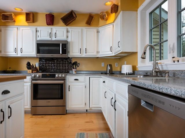 13 Bobolink Circle, Essex, VT 05452