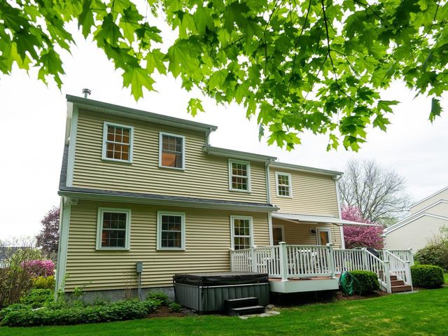 13 Bobolink Circle, Essex, VT 05452