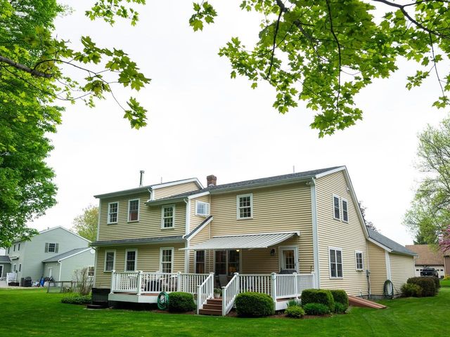 13 Bobolink Circle, Essex, VT 05452