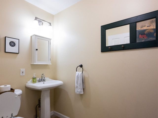 13 Bobolink Circle, Essex, VT 05452