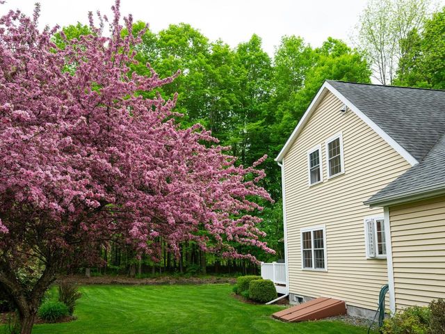 13 Bobolink Circle, Essex, VT 05452
