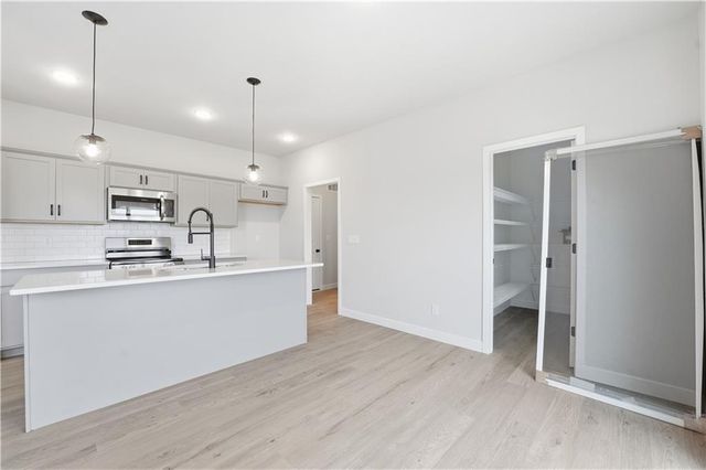 3020 NW 96th Street, Kansas City, MO 64154