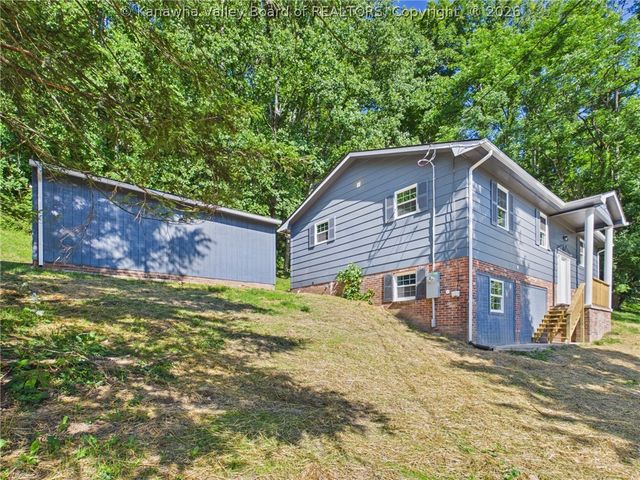 1709 Winding Hills Drive, Charleston, WV 25320