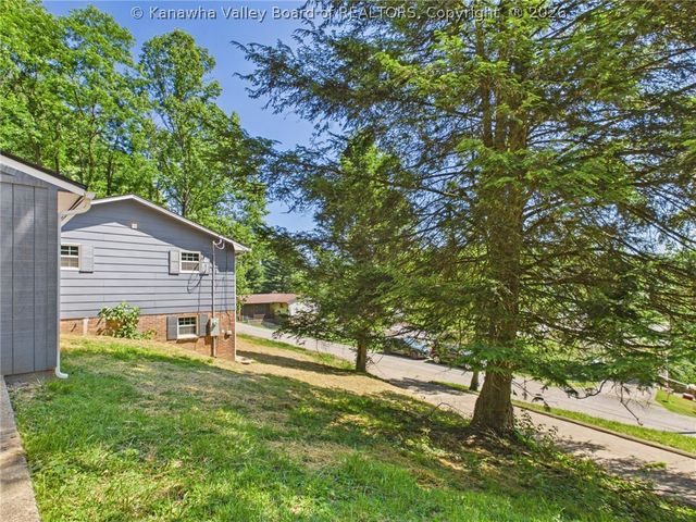 1709 Winding Hills Drive, Charleston, WV 25320