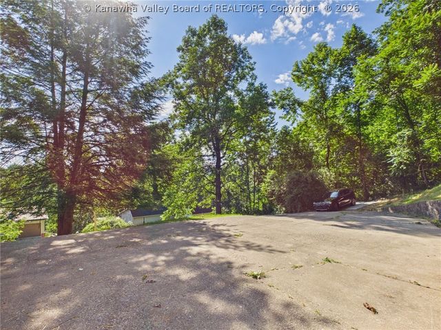 1709 Winding Hills Drive, Charleston, WV 25320