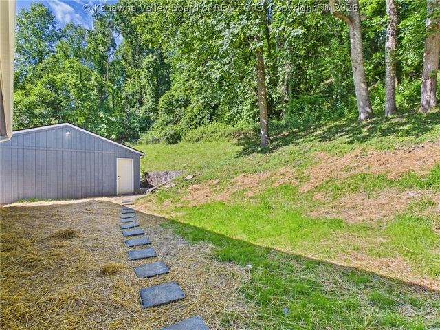 1709 Winding Hills Drive, Charleston, WV 25320