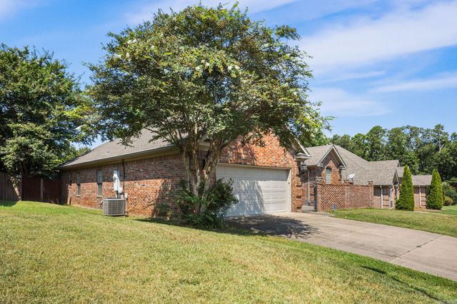 130 Fontainbleau Drive, Maumelle, AR 72113