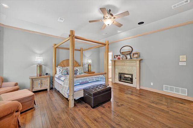 2701 Massachusetts Bay Drive, Arlington, TX 76001