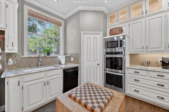 2701 Massachusetts Bay Drive, Arlington, TX 76001