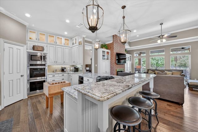 2701 Massachusetts Bay Drive, Arlington, TX 76001