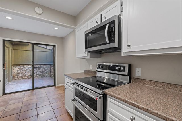 13 Stoney Creek CV, Lakeway, TX 78734