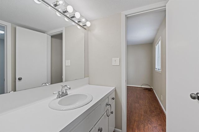 13 Stoney Creek CV, Lakeway, TX 78734