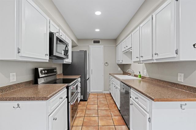 13 Stoney Creek CV, Lakeway, TX 78734
