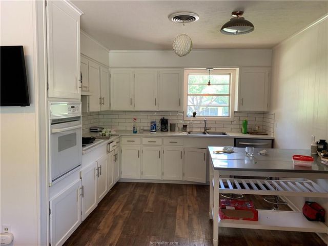 1502 Laura Lane, College Station, TX 77840