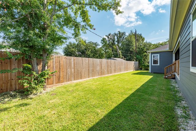303 Kalmer Street, Pasadena, TX 77502