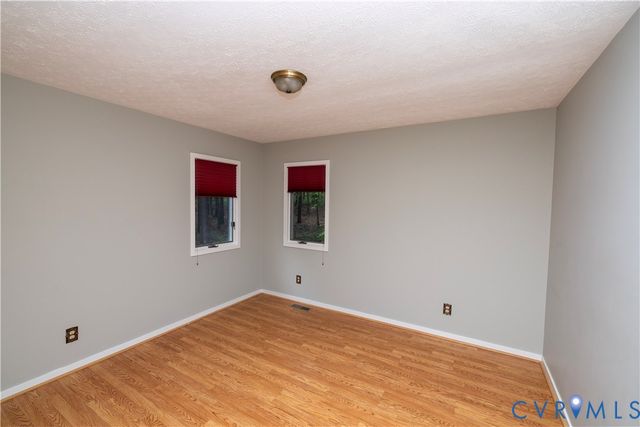 11186 Kenmont Ln, Ashland, VA 23005