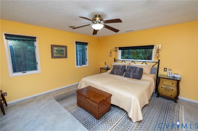 11186 Kenmont Ln, Ashland, VA 23005