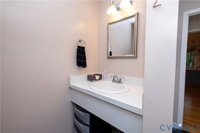 11186 Kenmont Ln, Ashland, VA 23005