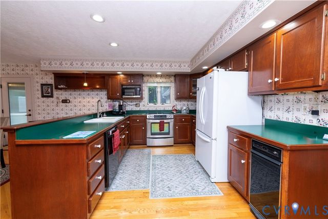 11186 Kenmont Ln, Ashland, VA 23005