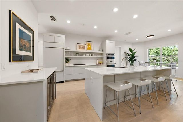 3901 W GRANADA STREET, Tampa, FL 33629