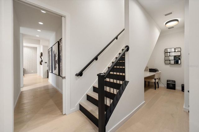 3901 W GRANADA STREET, Tampa, FL 33629