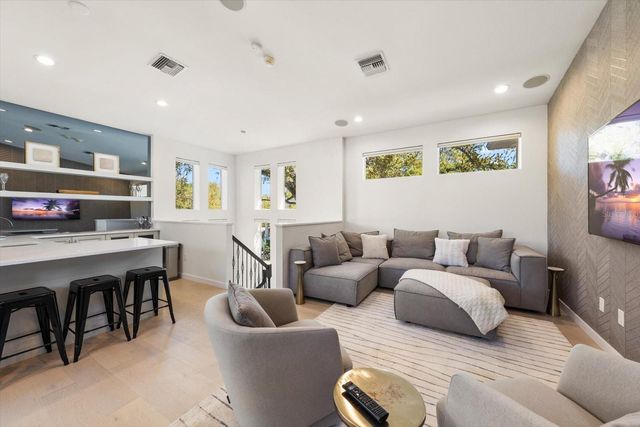 3901 W GRANADA STREET, Tampa, FL 33629