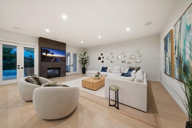 3901 W GRANADA STREET, Tampa, FL 33629