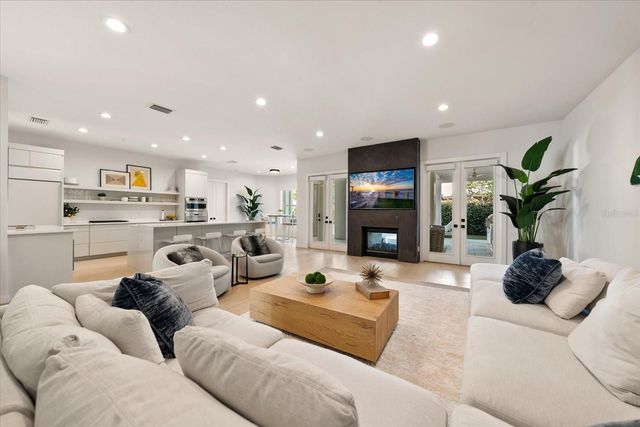 3901 W GRANADA STREET, Tampa, FL 33629