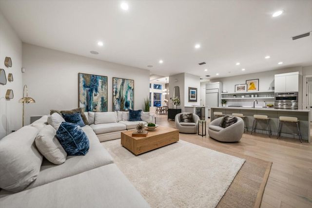 3901 W GRANADA STREET, Tampa, FL 33629