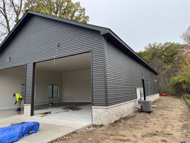 2568 Devondale Road, Rochester Hills, MI 48309