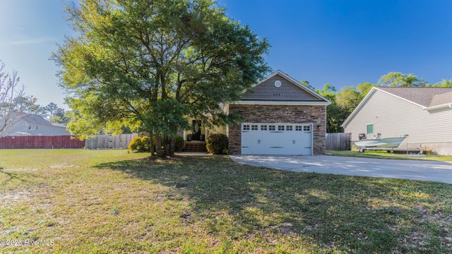 452 Hardison Road, Holly Ridge, NC 28445