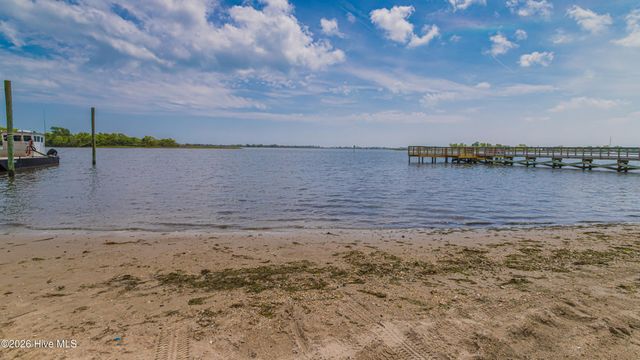 452 Hardison Road, Holly Ridge, NC 28445