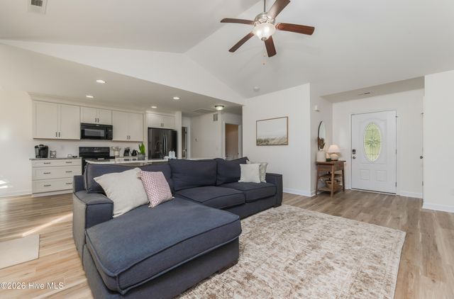452 Hardison Road, Holly Ridge, NC 28445