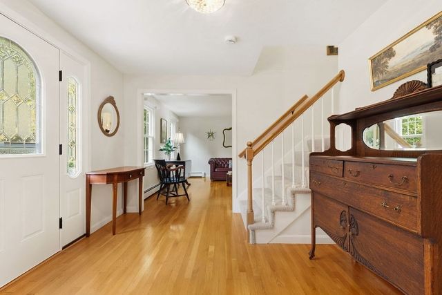 18 Fredric Ln, Mansfield, MA 02048
