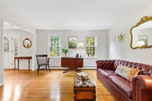 18 Fredric Ln, Mansfield, MA 02048
