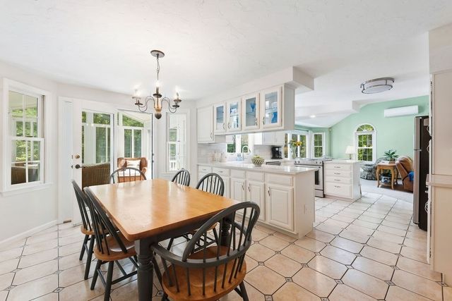 18 Fredric Ln, Mansfield, MA 02048